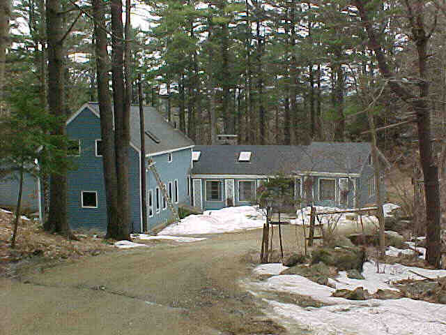 Building photograph for 372 BETWEEN THE LAKES ROAD